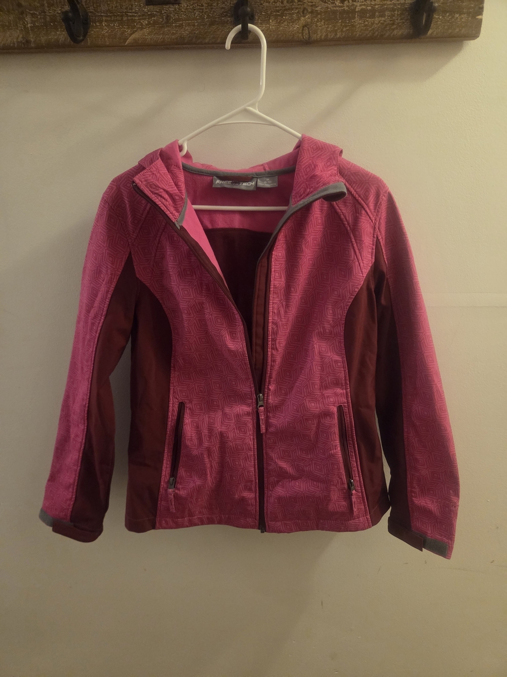 0Women's Pink Softshell Jacket with Hood Medium 8-10